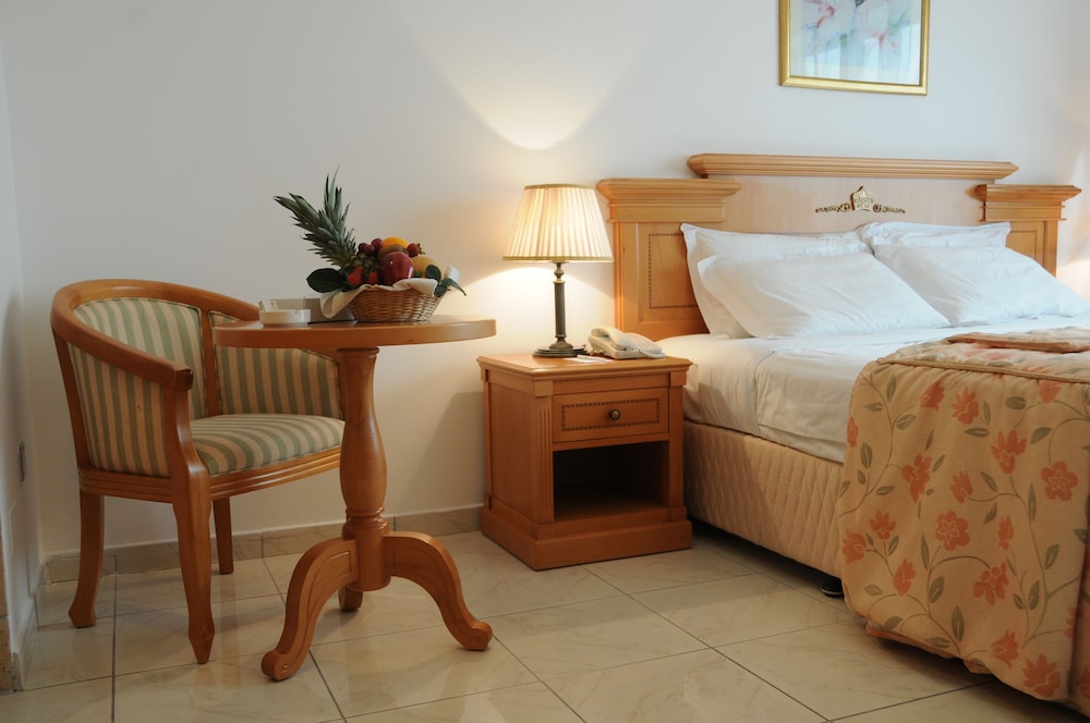 Uptown Hotel Apartments Abu Dhabi 8