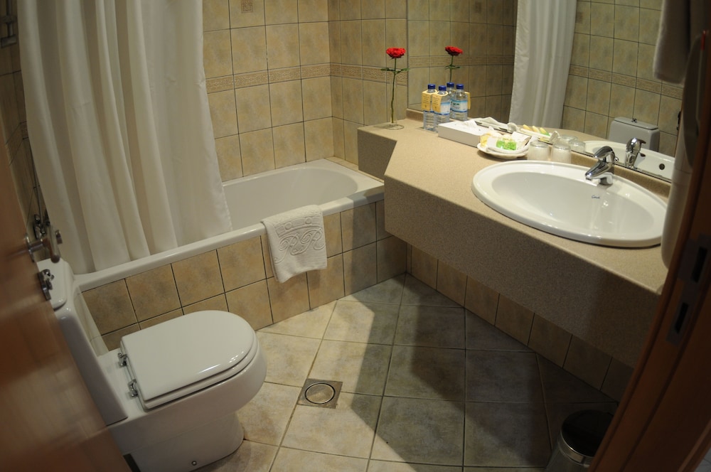 Uptown Hotel Apartments Abu Dhabi 13