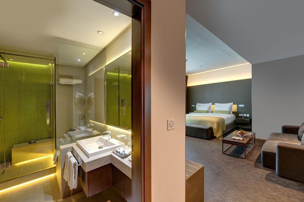 72 Hotel 21