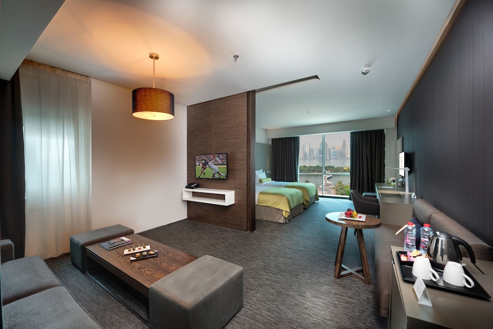 72 Hotel 13