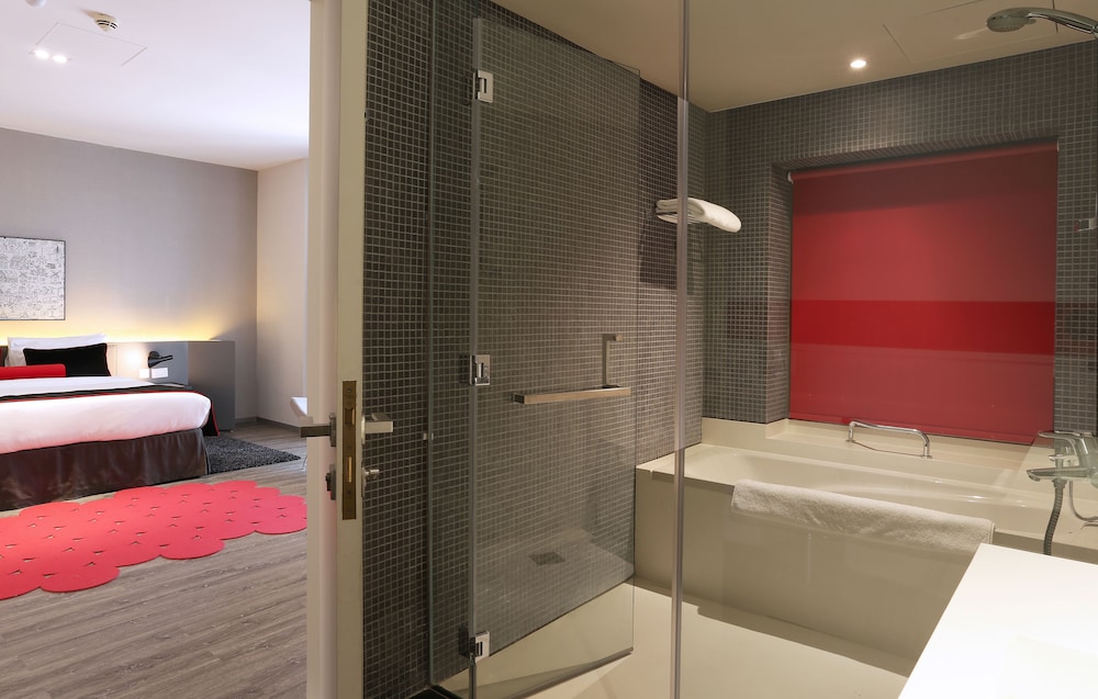 Ramada Hotel & Suites by Wyndham Dubai JBR 4