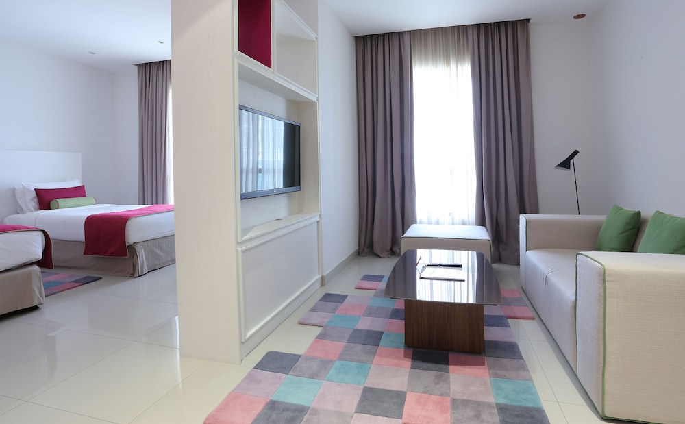 Ramada Hotel & Suites by Wyndham Dubai JBR 8