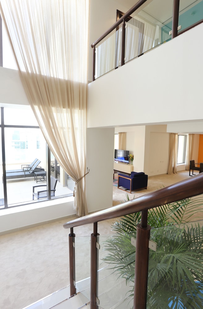Ramada Hotel & Suites by Wyndham Dubai JBR 17