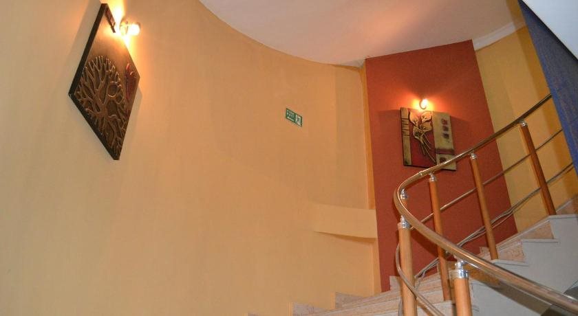 Kichik Gala Hotel 19
