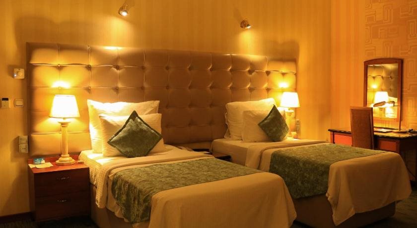 Grand Hotel Europe 13
