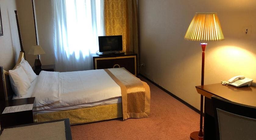 Crown Baku 5