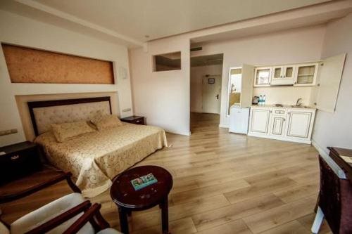Crown Baku 8