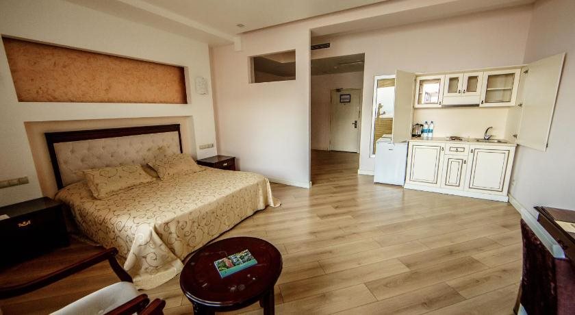 Crown Baku 9