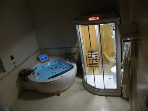 AYF Palace 5