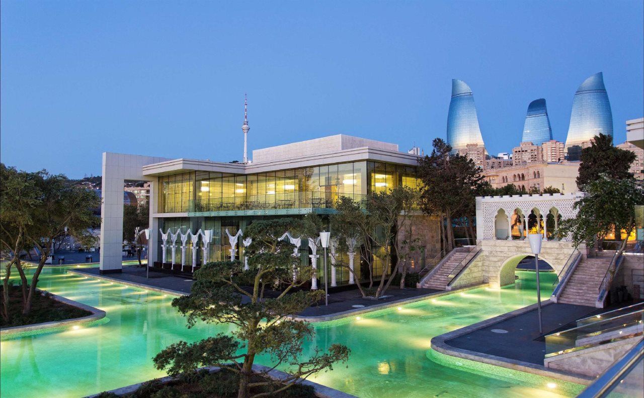 Fairmont Baku - Flame Towers 3