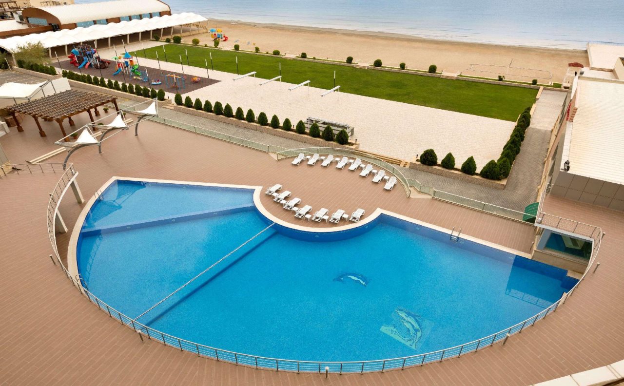 Ramada by Wyndham Baku 13