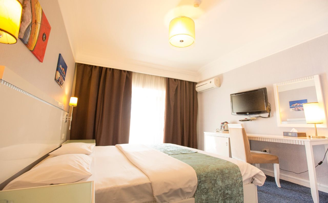 Amber Hotel 13