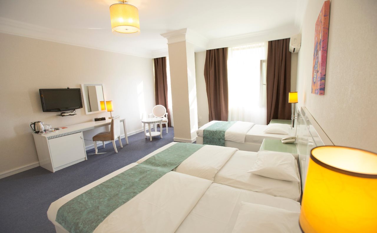 Amber Hotel 17