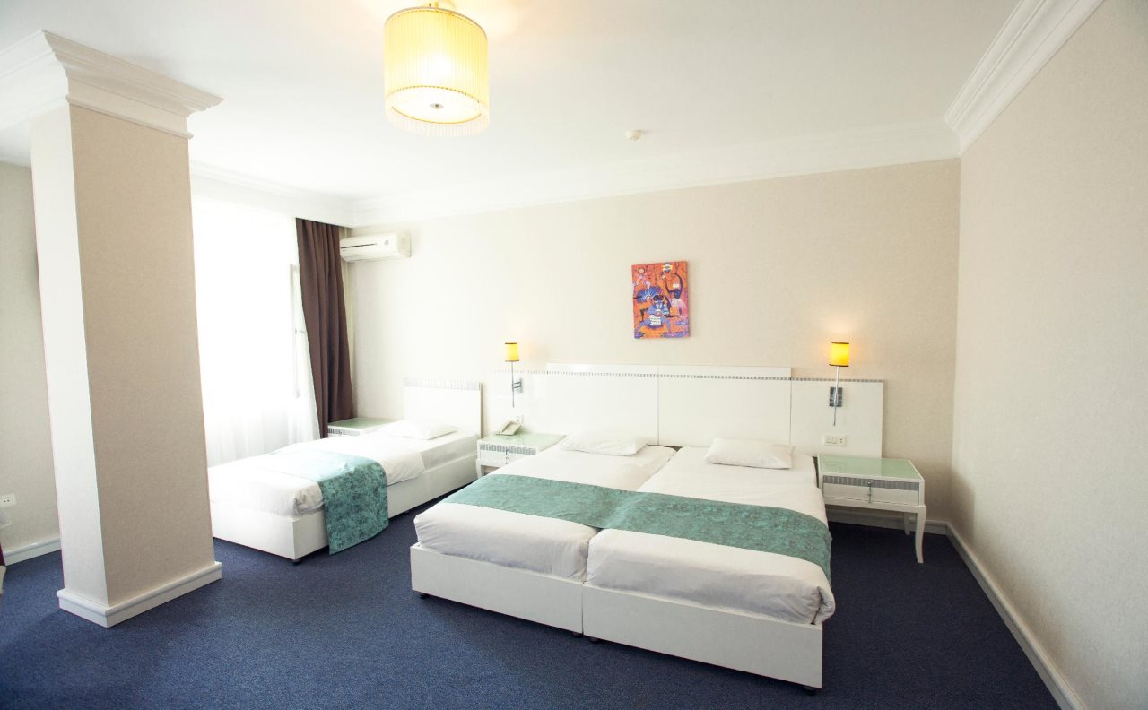Amber Hotel 18
