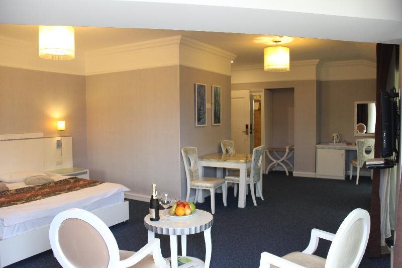 Amber Hotel 23