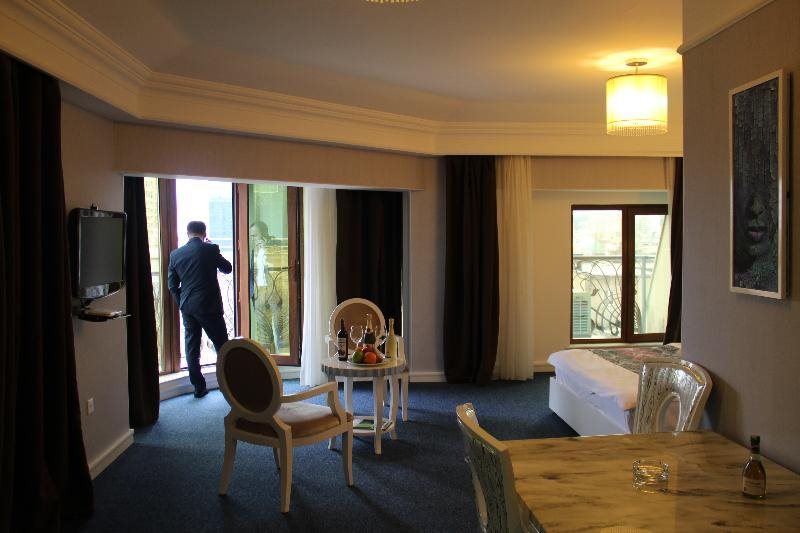 Amber Hotel 24