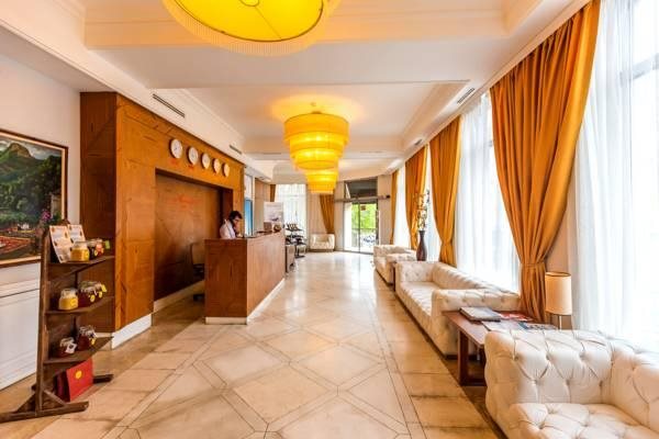 Amber Hotel 6