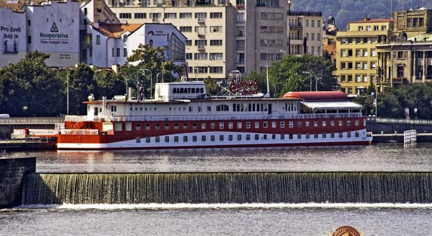 Botel Albatros 1
