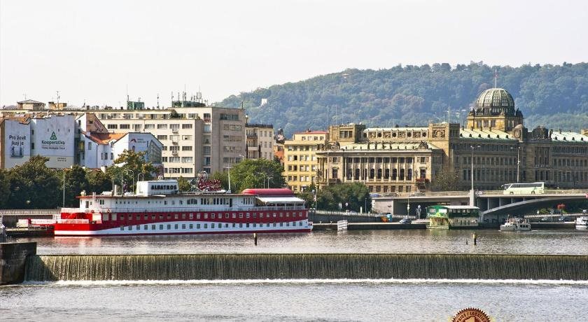 Botel Albatros 11