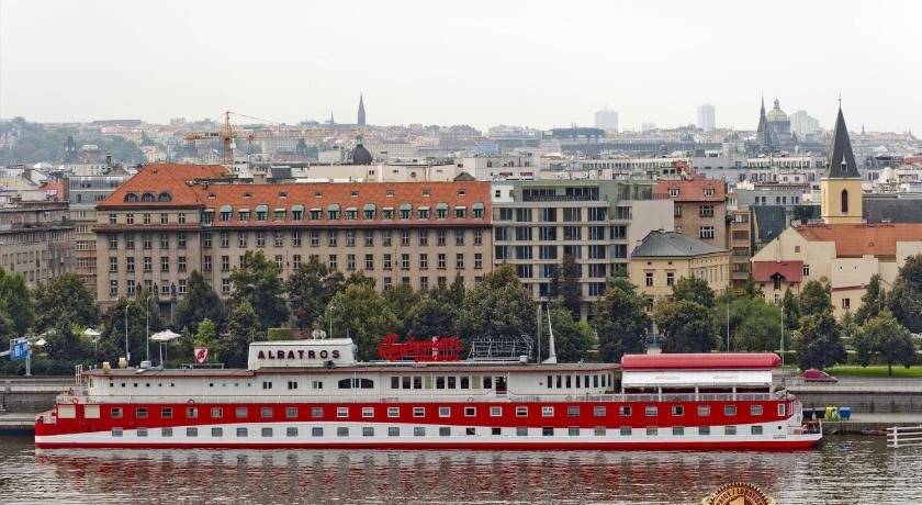 Botel Albatros 15