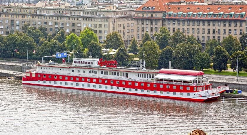 Botel Albatros 16