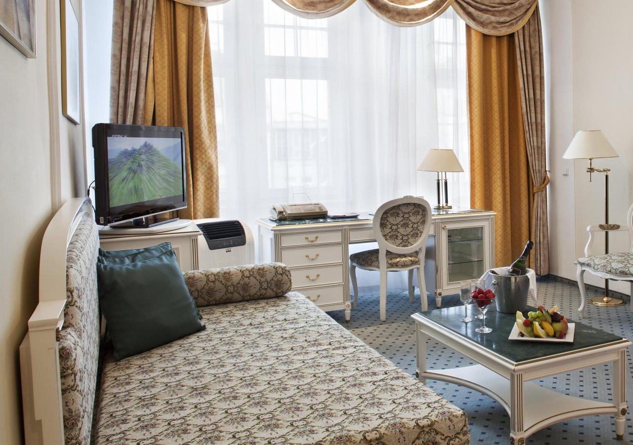 Hotel Ambassador Zlatá Husa 4