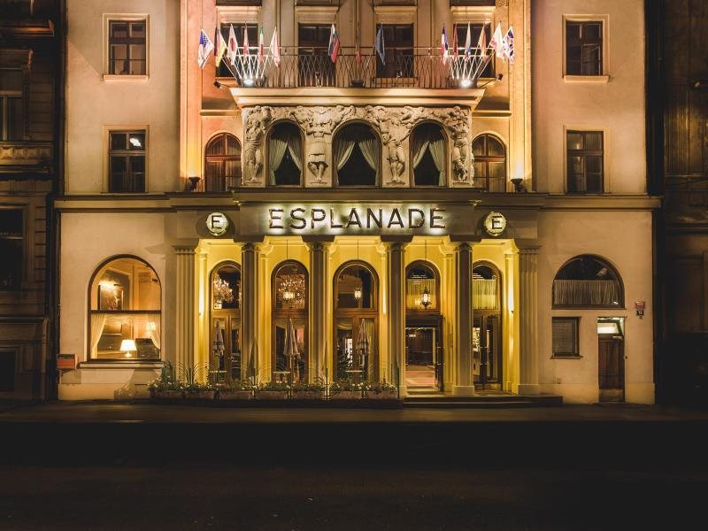 Esplanade 8