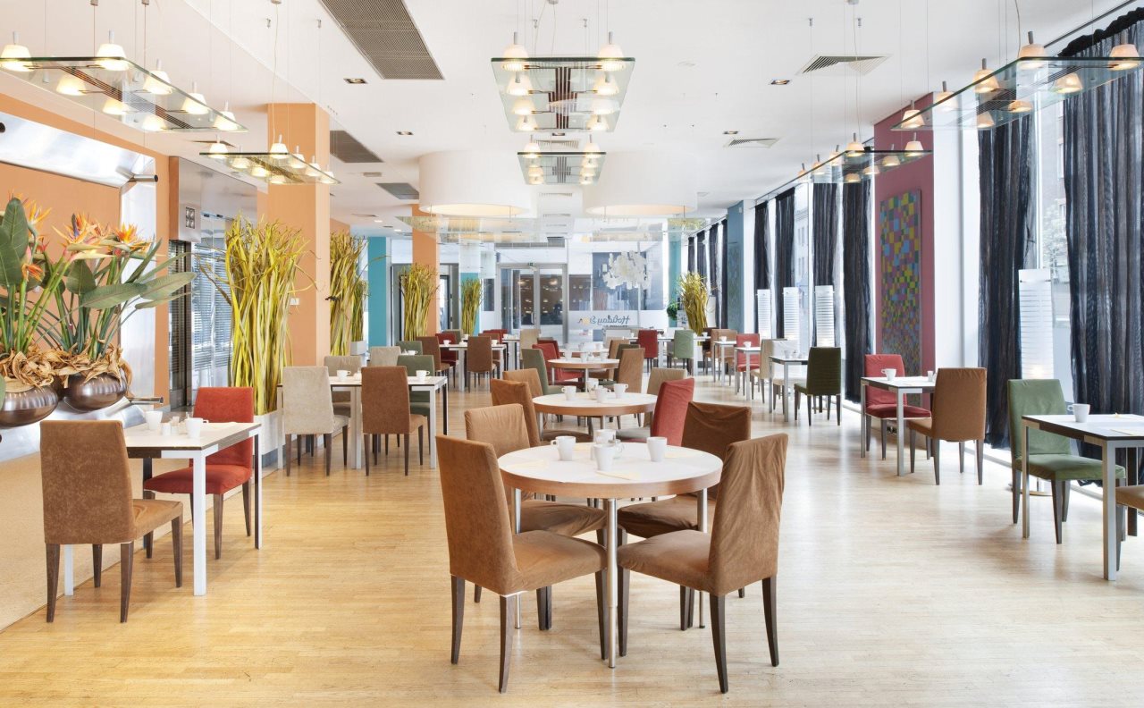 Holiday Inn Prague 19