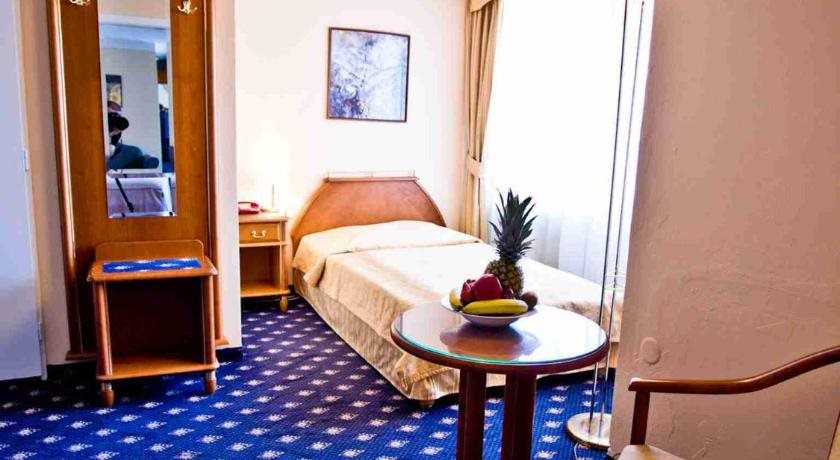 Pytloun Old Armoury Hotel Prague 8