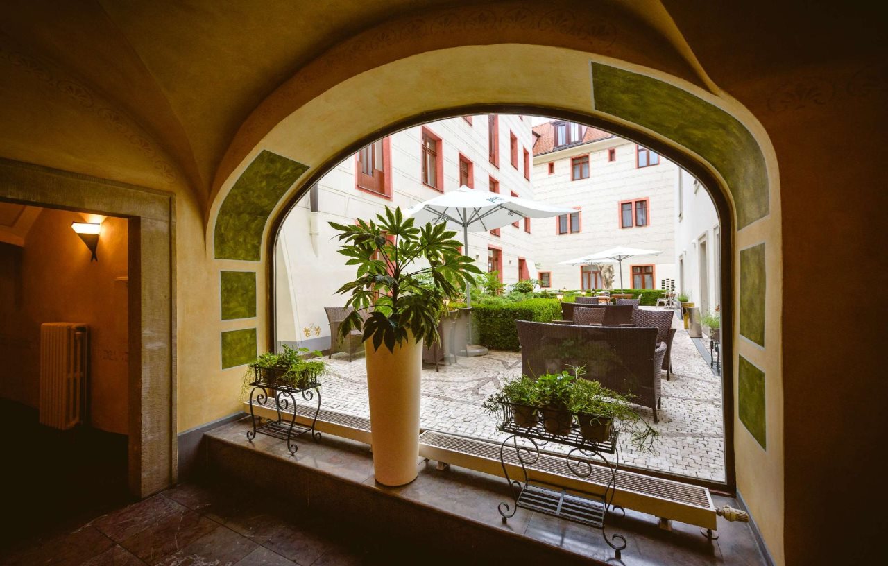 Elite Hotel 22