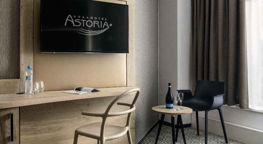 Astoria 12