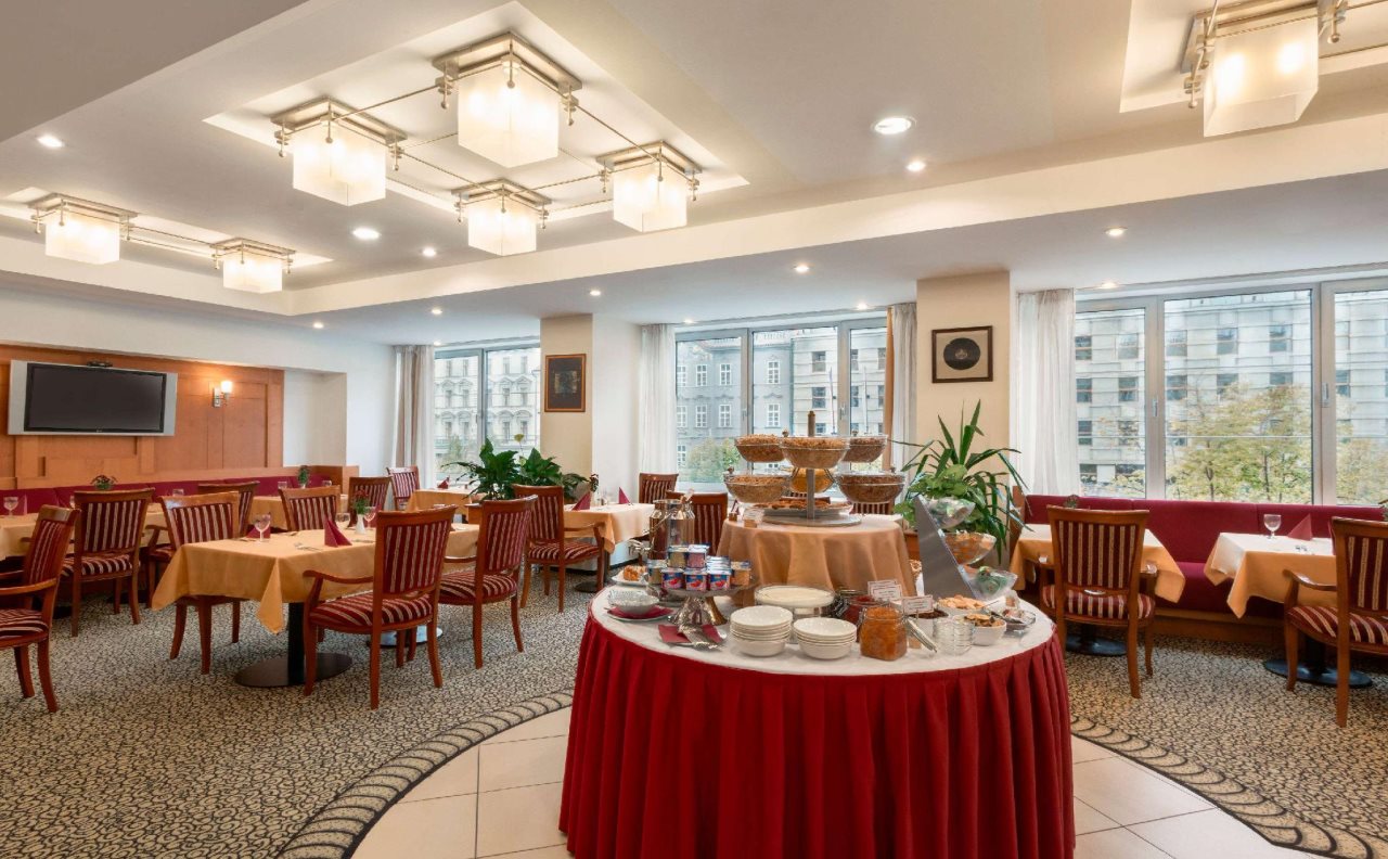 Ramada by Wyndham Prague City Centre 12