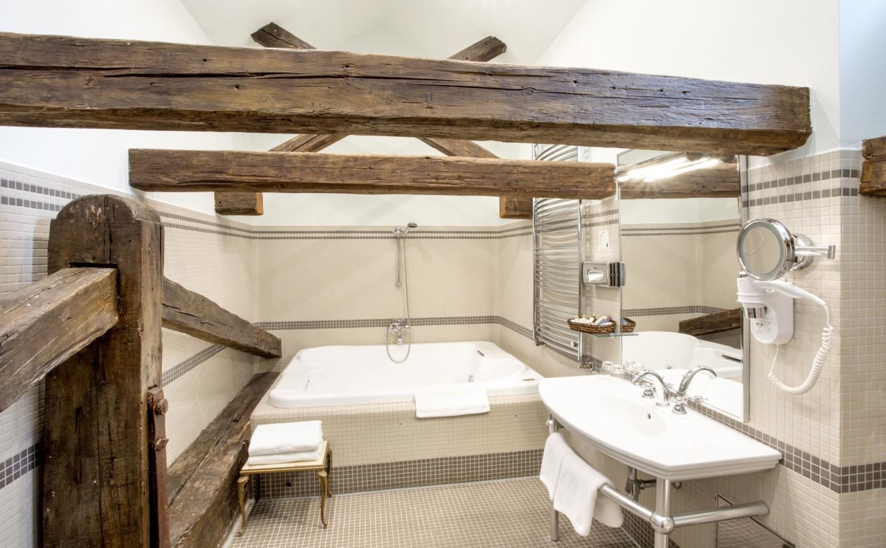 Iron Gate Hotel & Suites 12