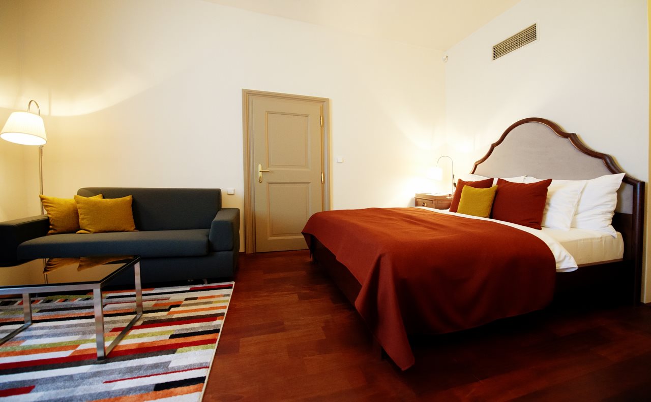 Iron Gate Hotel & Suites 2
