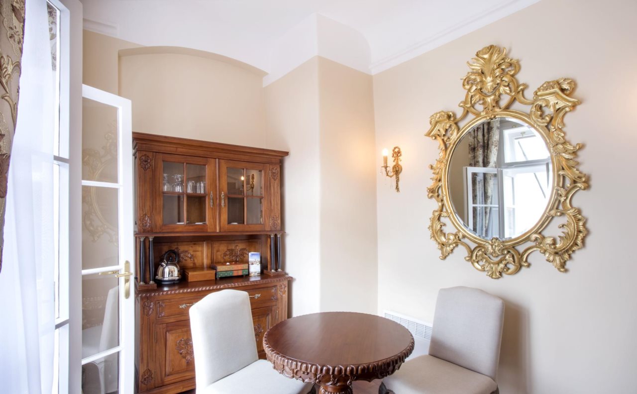 Iron Gate Hotel & Suites 22