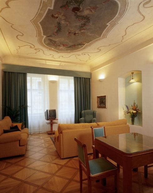 Iron Gate Hotel & Suites 24