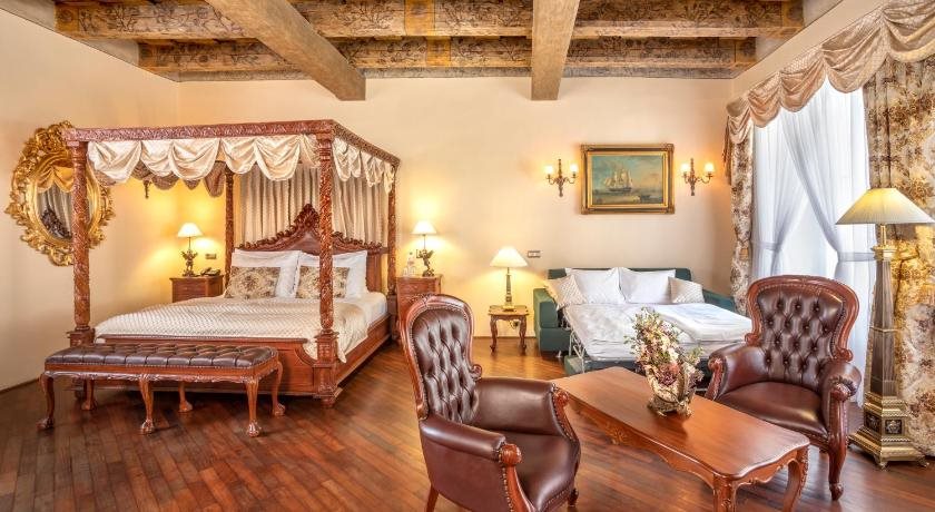 Iron Gate Hotel & Suites 9