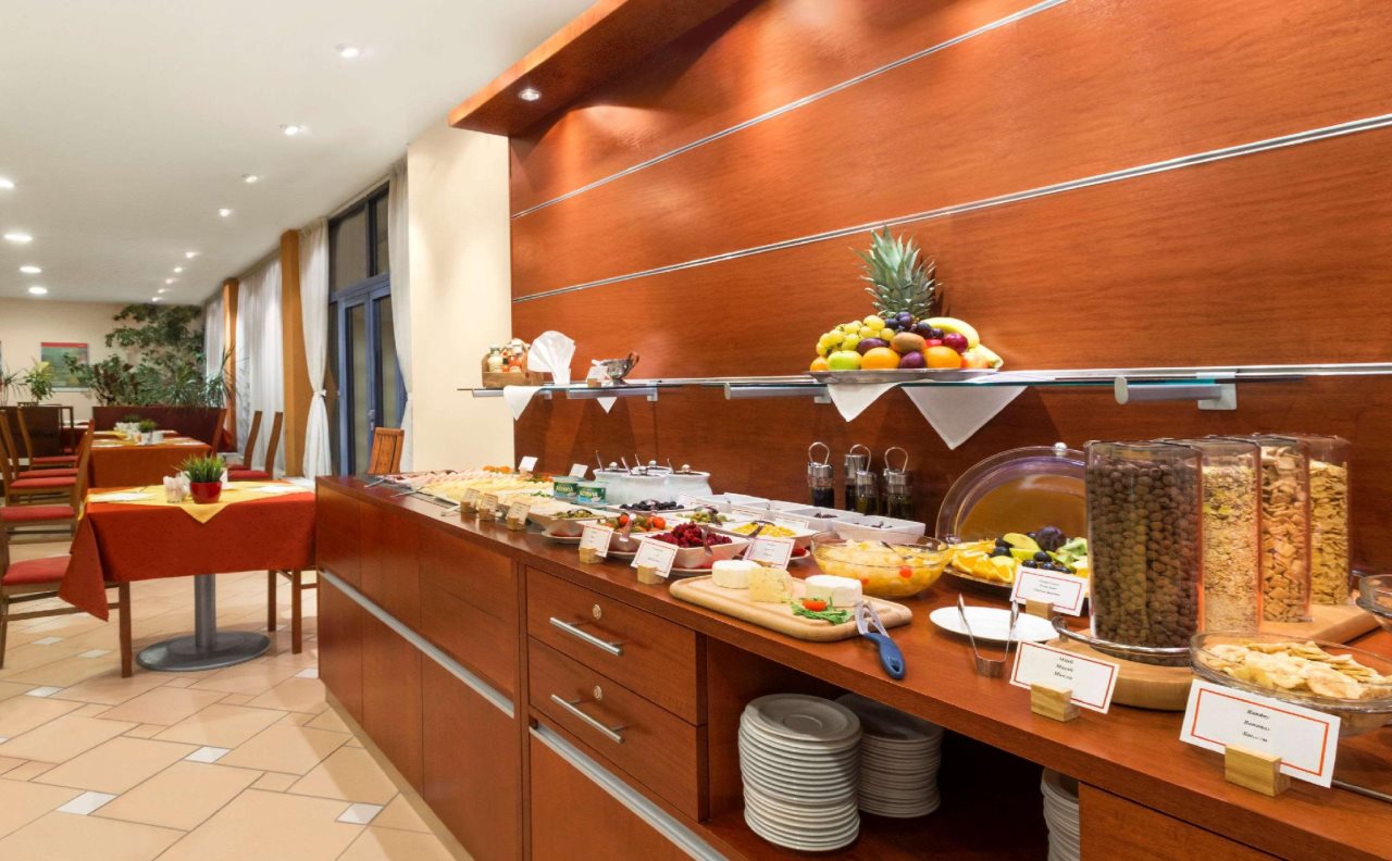 Ramada by Wyndham Airport Prague 24