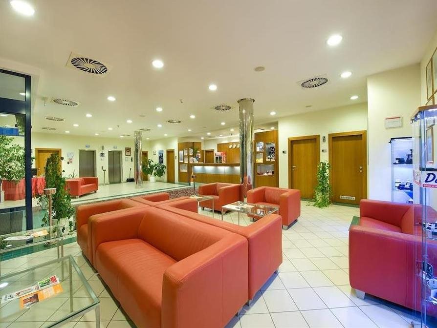Ramada by Wyndham Airport Prague 5