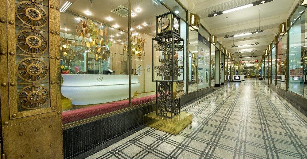 EA Hotel Rokoko 9