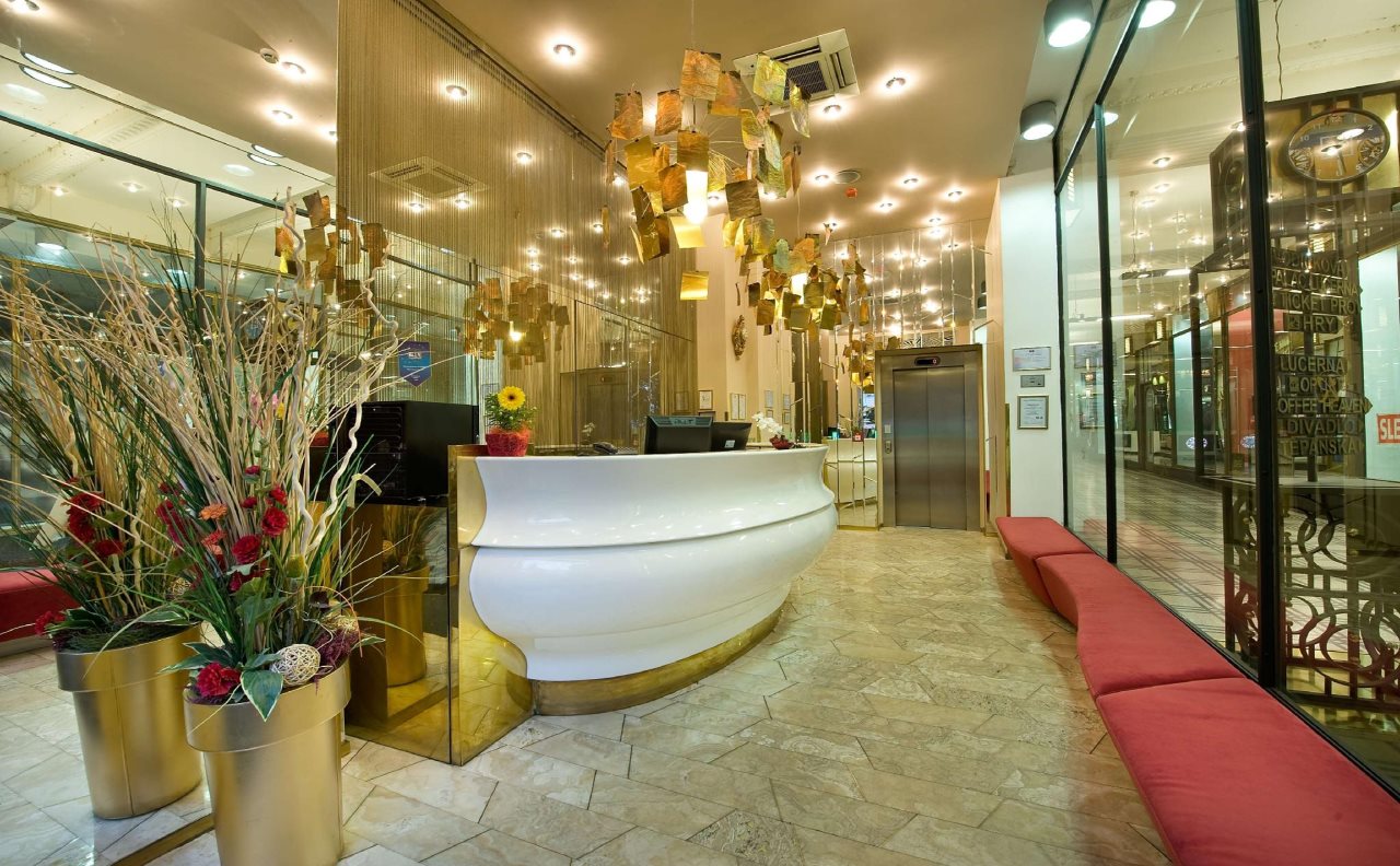 EA Hotel Rokoko 17
