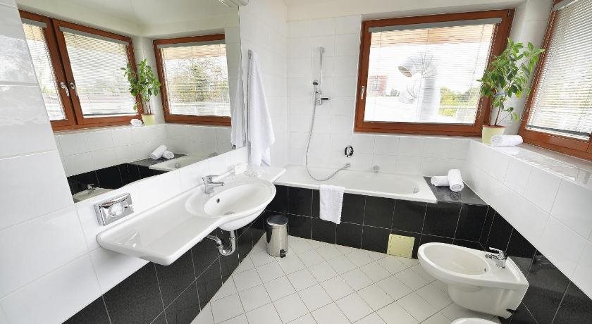 EA Hotel Populus 16