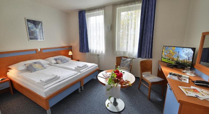 EA Hotel Populus 6