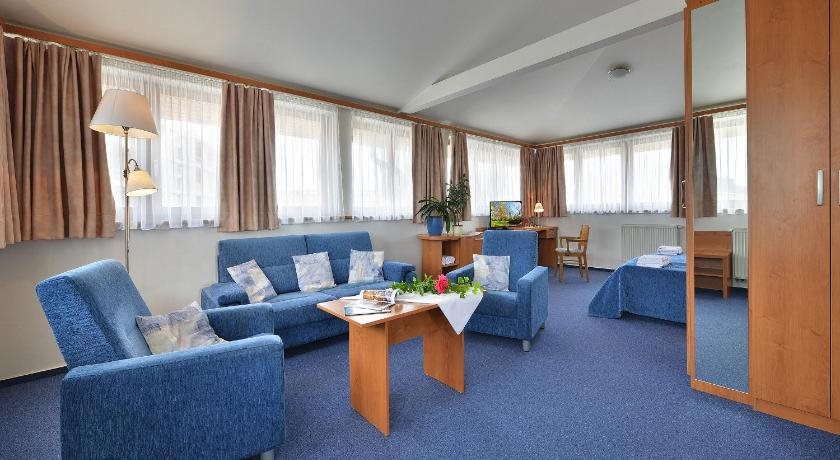 EA Hotel Populus 8