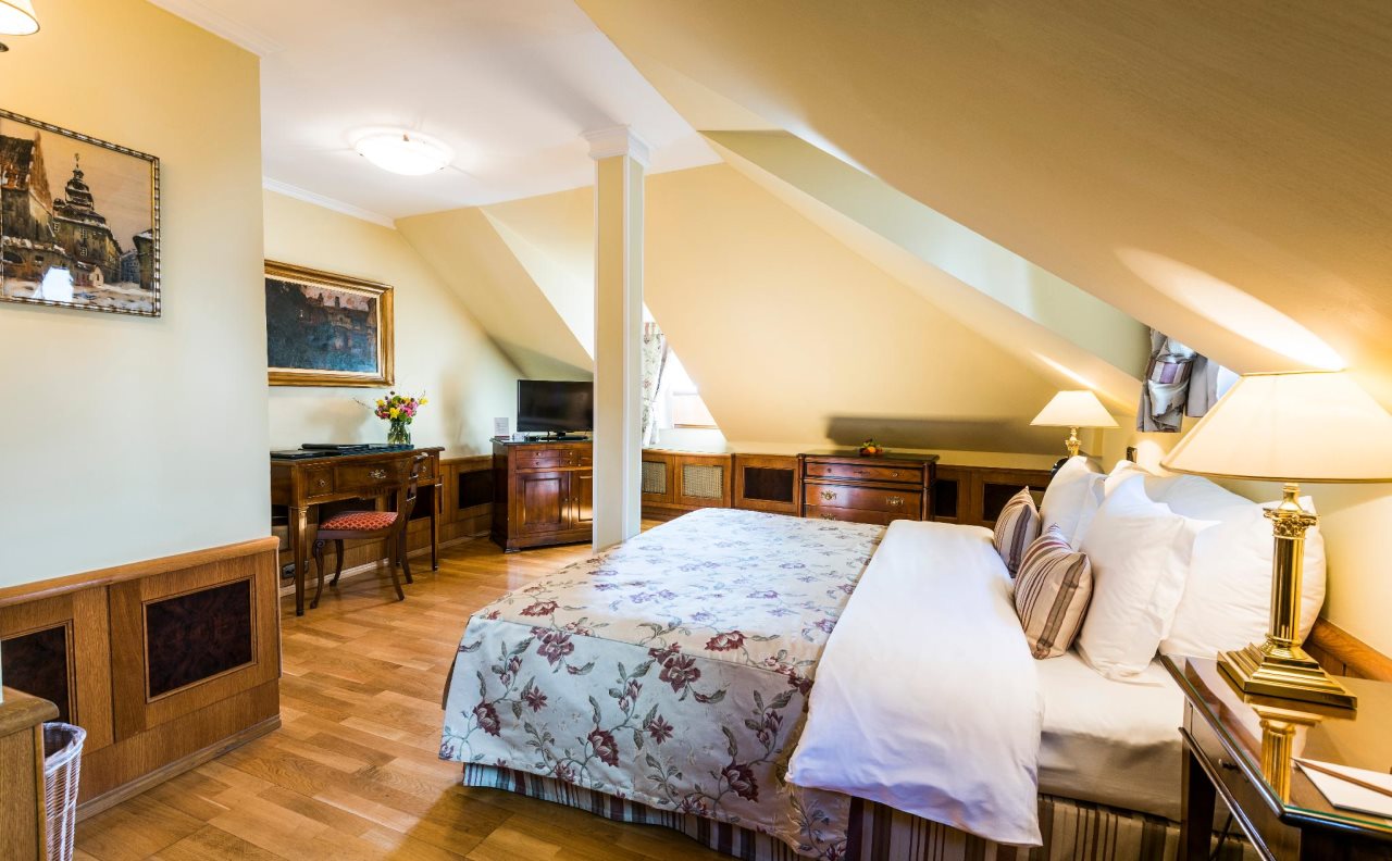 Golden Well Hotel 12
