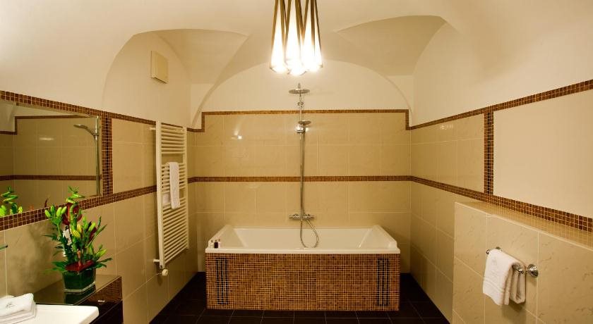 Golden Well Hotel 2