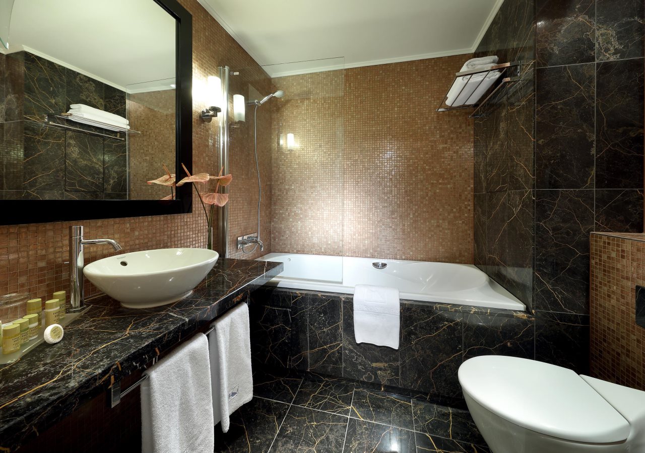 Eurostars Thalia 13
