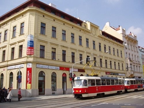 Aparthotel Austria Suites 1