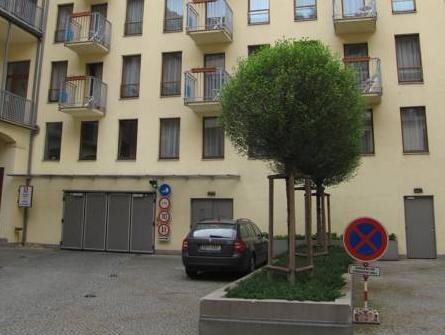 Aparthotel Austria Suites 9
