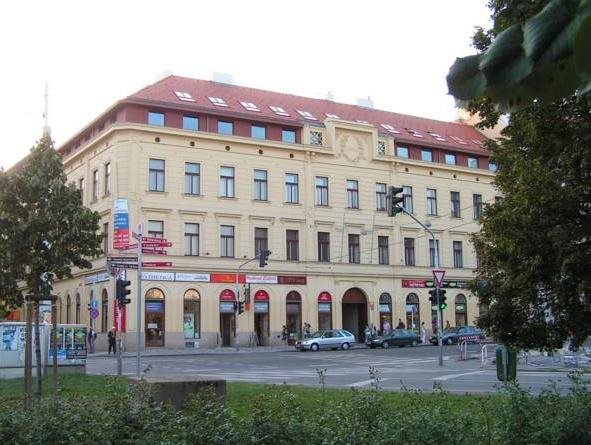 Aparthotel Austria Suites 11